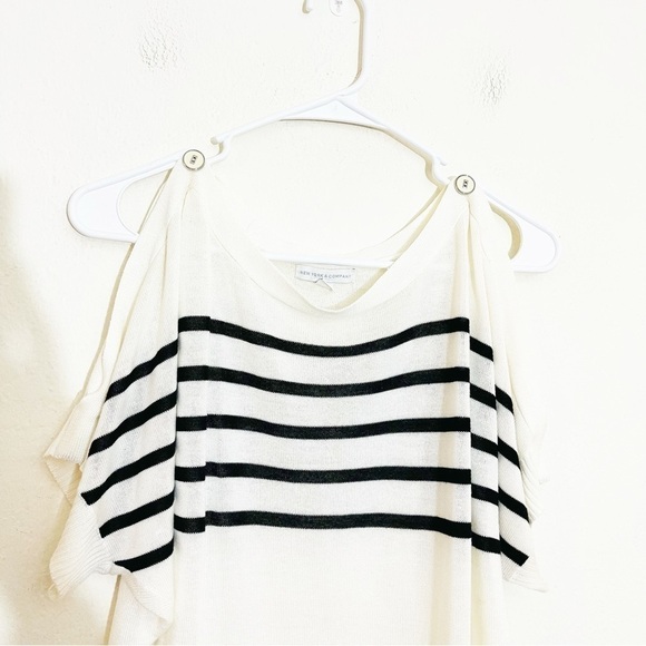 New York & Company Cold Shoulder Stripped Top Small Black/White Lightweight - Picture 6 of 8